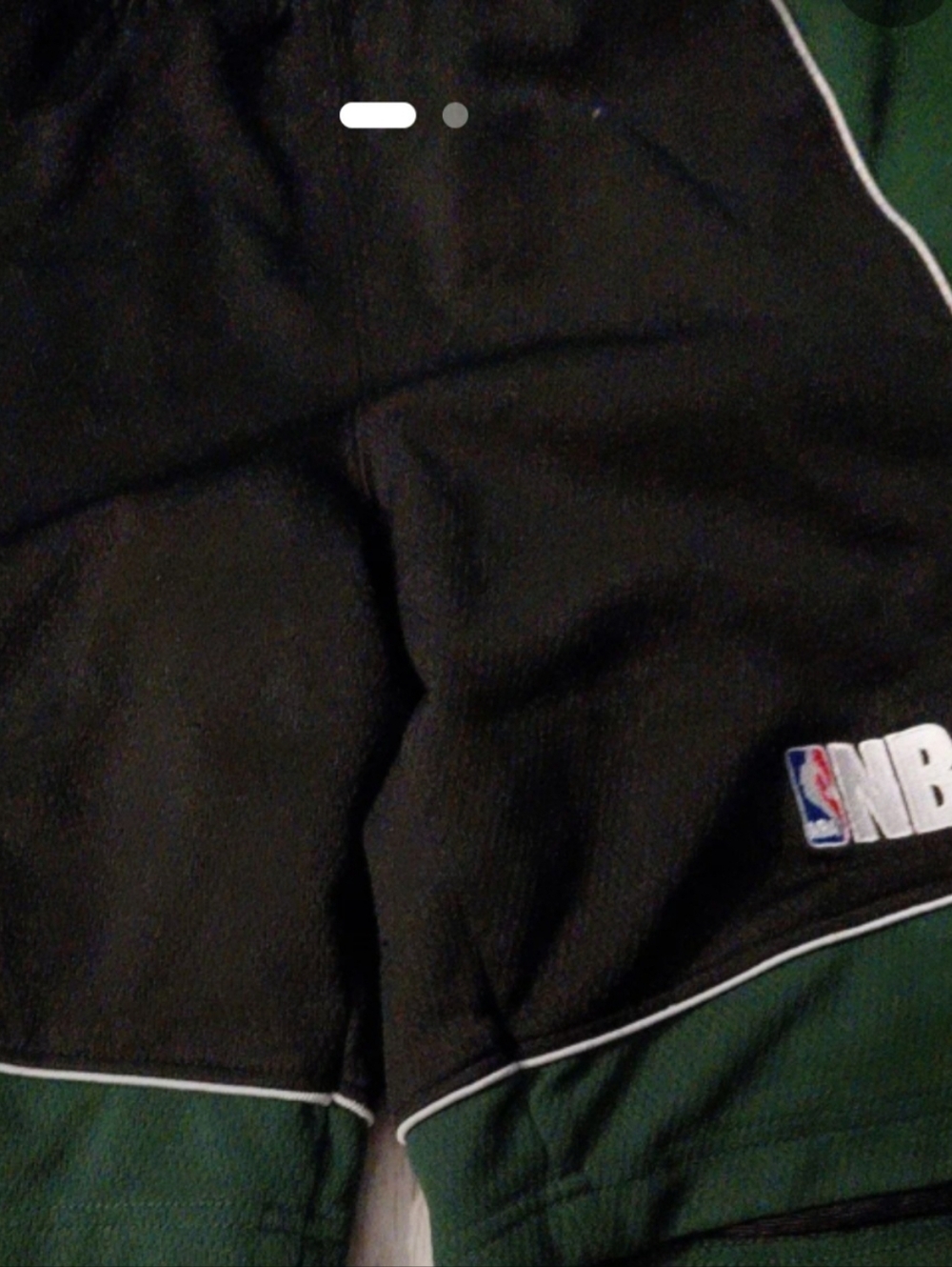 #82 y2k mens size small NBA shorts